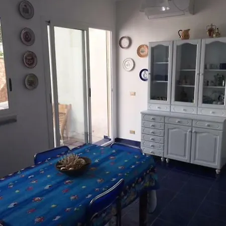 بيت للعطل Il Girasole 2 *